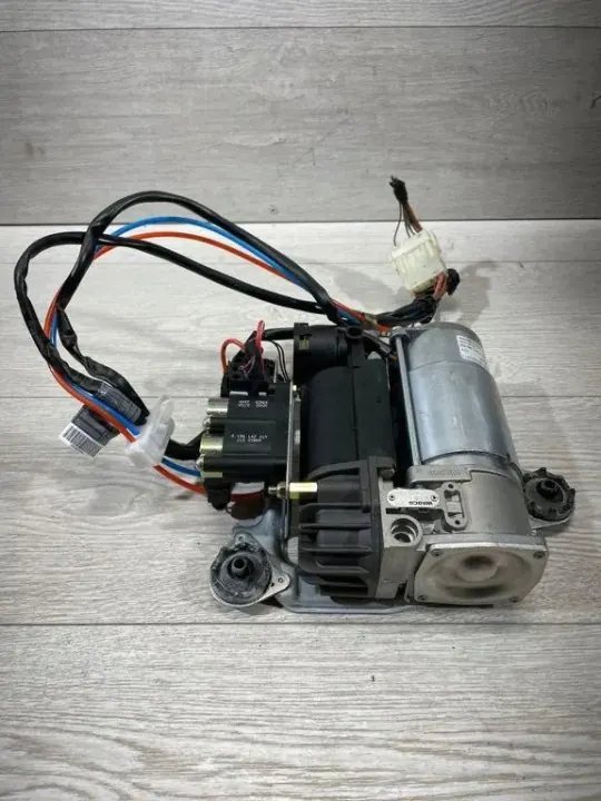 BMW 5 Touring E39 Suspension Compressor 4430200111 image 4