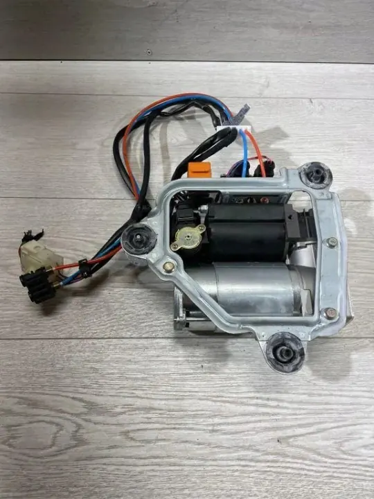 BMW 5 Touring E39 Suspension Compressor 4430200111 image 5