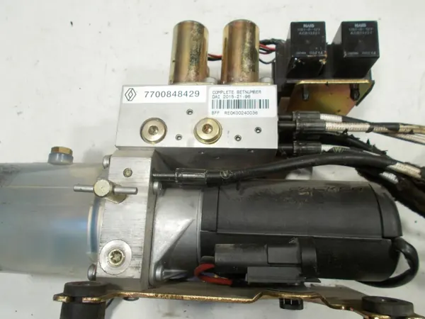 Bomba teto OEM 7700848429 e relés Renault Megane I Cabrio image 5