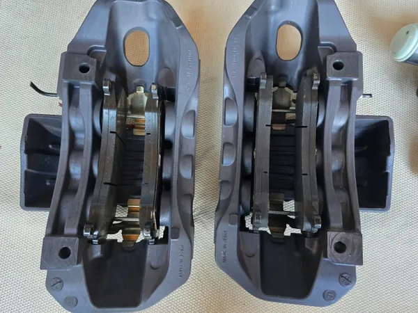 Kit de travões cerâmicos usado OEM CERAMIKA FERRARI SF90 image 10