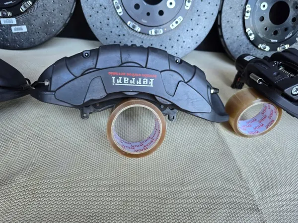 Kit de travões cerâmicos usado OEM CERAMIKA FERRARI SF90 image 5