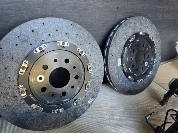 Kit de travões cerâmicos usado OEM CERAMIKA FERRARI SF90 image 7
