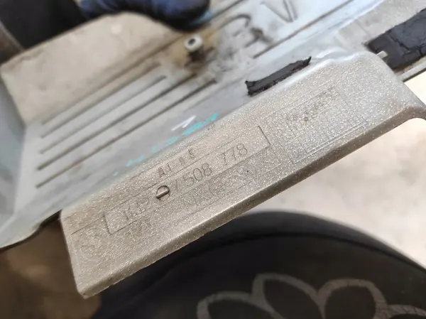 BMW 7 E65 E66 01- 3.6 Couvercle Moteur 7508778 image 4