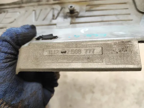 BMW 7 E65 E66 01- 3.6 Couvercle Moteur 7508778 image 5