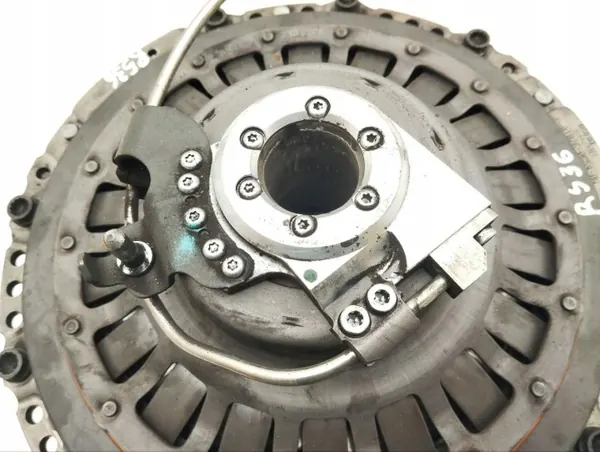 Bomba de embrague Porsche OEM 229405 - Usado image 3