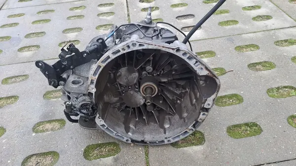 RENAULT TRAFIC III 2.0 DCI Manuaalivaihteisto 320105040R image 2