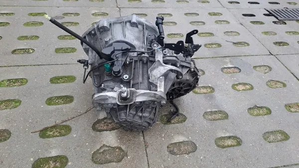 RENAULT TRAFIC III 2.0 DCI Manuaalivaihteisto 320105040R image 4