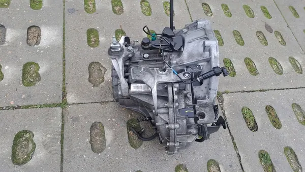 RENAULT TRAFIC III 2.0 DCI Manuaalivaihteisto 320105040R image 5