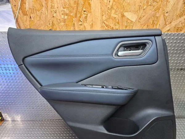 Vasen Takaoven Panel OEM S25165649 Nissan Qashqai image 3