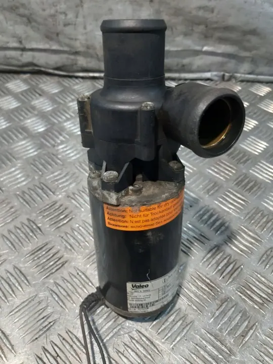 Webasto U4814 Vesipumppu 24V Spheros Valeo Käytetty image 3