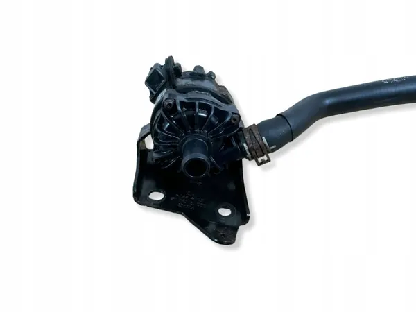 Bomba de circulación de agua OEM 3Q0121599 VW Passat B8 image 3