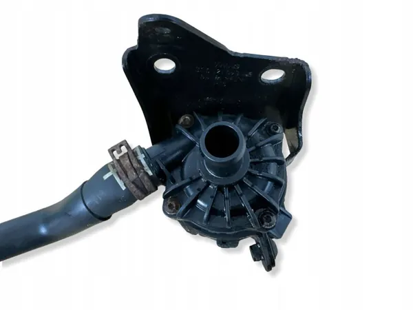 Bomba de circulación de agua OEM 3Q0121599 VW Passat B8 image 5