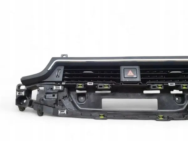 Prise d'air console Audi A4 OEM 8W1820902E 2.0L image 4
