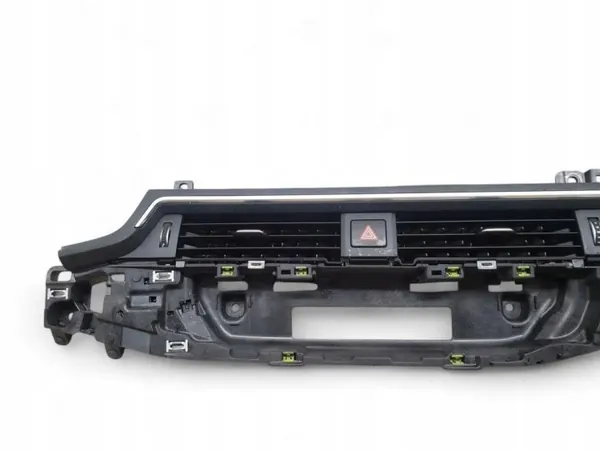 Prise d'air console Audi A4 OEM 8W1820902E 2.0L image 6