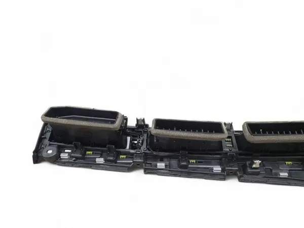 Prise d'air console Audi A4 OEM 8W1820902E 2.0L image 9