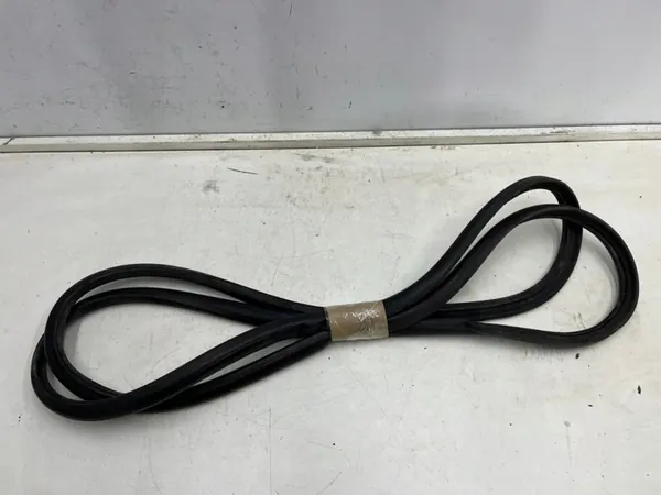 Hood Seal Skoda Fabia I 6Y 99-08, OEM: Uszczelka maski Skoda Fabia image 2