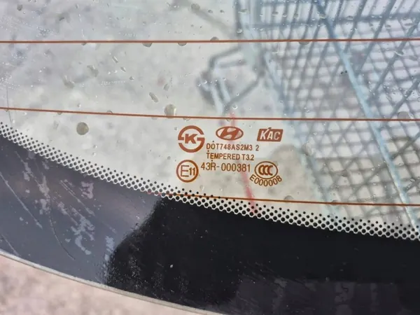 Vitre de hayon arrière OEM AKH17805 pour Hyundai i30 II HB image 4