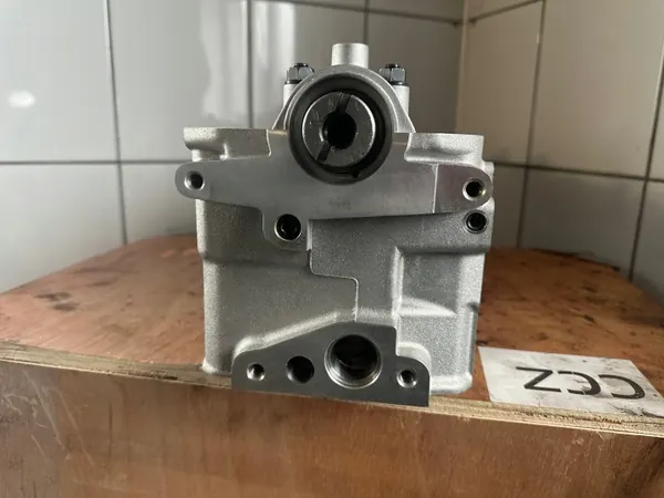 Cilinderkop VW Crafter 076103373D 2.5 TDI image 4