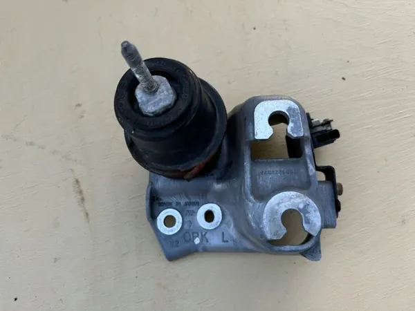 Subaru OE Moottorin Tuki Vasen OEM 09-14R image 2