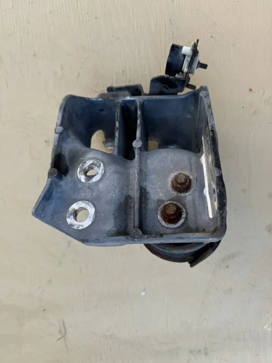 Subaru OE Moottorin Tuki Vasen OEM 09-14R image 3