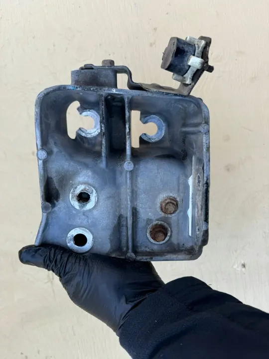 Subaru OE Moottorin Tuki Vasen OEM 09-14R image 4