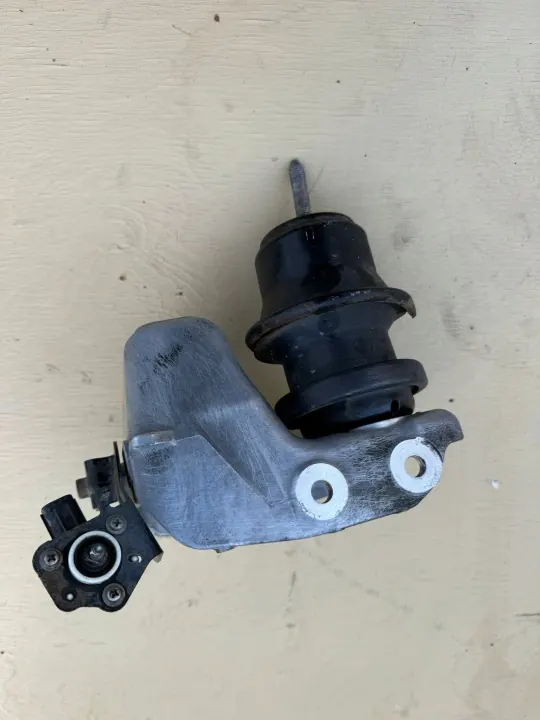 Subaru OE Moottorin Tuki Vasen OEM 09-14R image 5