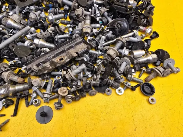 MG ZS Lift Ruuvisarja - OEM 22r Autolle image 3