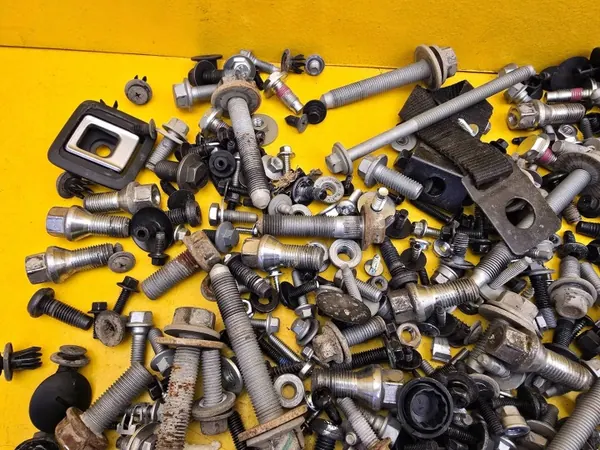 MG ZS Lift Ruuvisarja - OEM 22r Autolle image 5