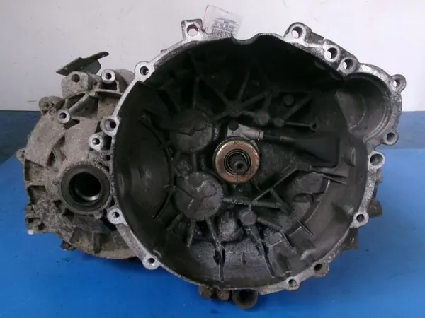 VOLVO S60 I 2.4 Manual Gearbox P9482078 image 2