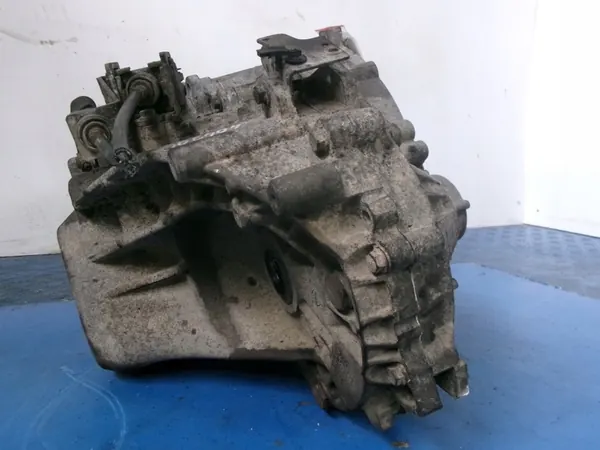 VOLVO S60 I 2.4 Manual Gearbox P9482078 image 5