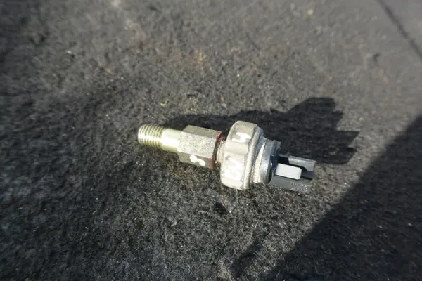 Sensor de Presión de Aceite Nissan OE OEM CZUJNIK CIŚNIENIA OLEJU SILNIKA NISSAN PATROL 3.0DI image 2
