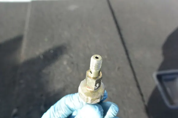 Sensor de Presión de Aceite Nissan OE OEM CZUJNIK CIŚNIENIA OLEJU SILNIKA NISSAN PATROL 3.0DI image 3