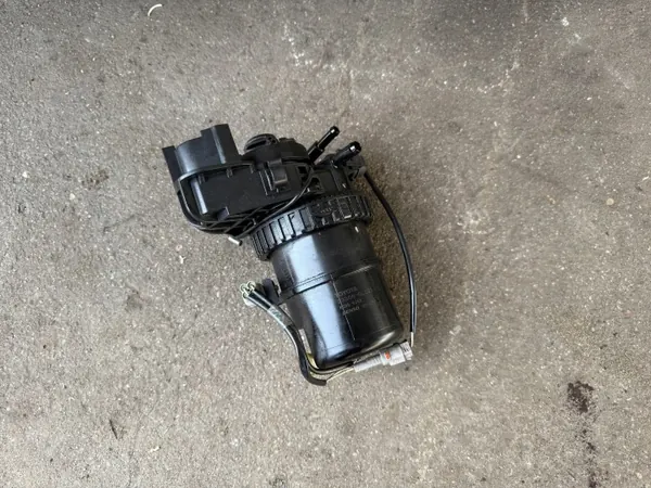 Toyota Bränslefilter OEM 233000L091 - Begagnad image 2