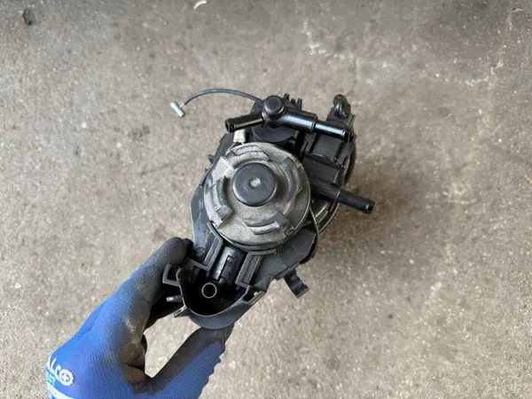 Toyota Bränslefilter OEM 233000L091 - Begagnad image 4