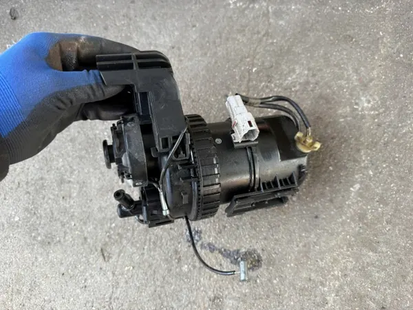 Toyota Bränslefilter OEM 233000L091 - Begagnad image 5