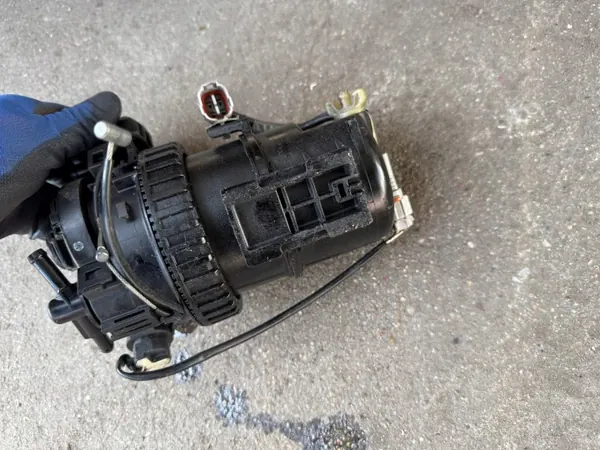 Toyota Bränslefilter OEM 233000L091 - Begagnad image 6