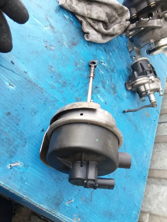 BMW 2142820 turboaktoorinventtiili 1-sarja F40:lle image 2