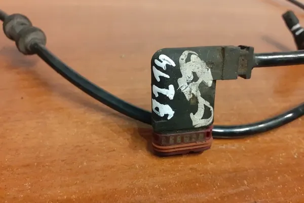 Achterste ABS-sensor MERCEDES-BENZ E (W211) A2115402417 image 2