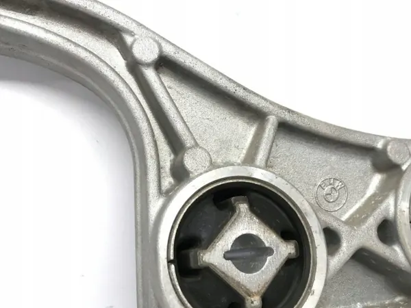 BMW M4 G82 G83 mittfäste OEM 8090205 image 4
