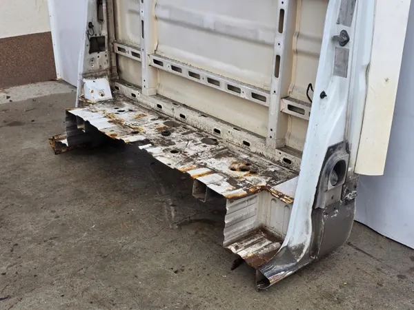 Panel divisorio trasero IVECO DAILY 06-14 OEM image 9