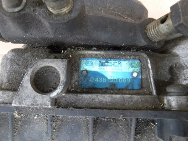 Polttoainejakaja OEM 0438120069 Ford Sierralle image 3