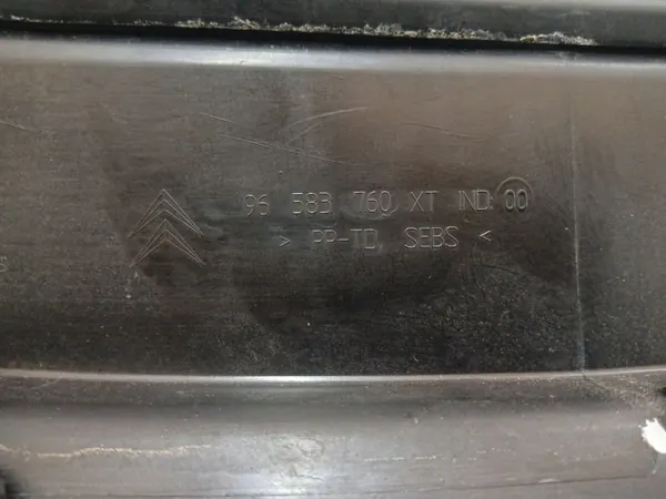 Pare-brise supérieur plastique OEM 96583760XT Citroen C4 image 5