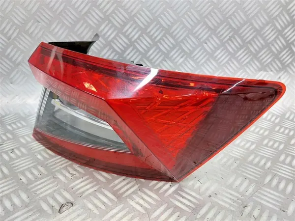 Luz trasera derecha Skoda Karoq LED 2017-2021 image 3