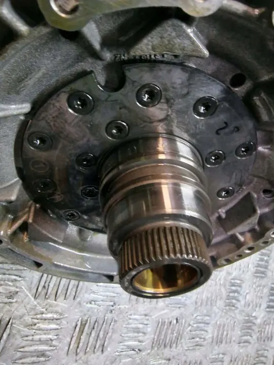 Pompe à huile BMW OEM 1068410063 pour boîte 6HP21 image 3