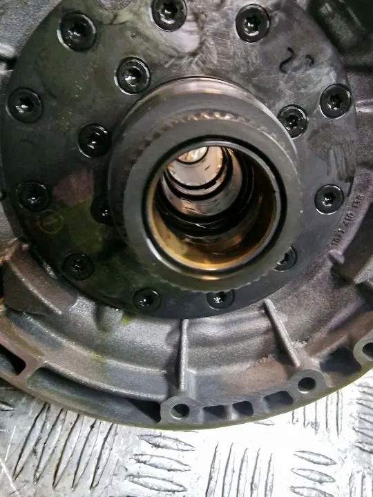 Pompe à huile BMW OEM 1068410063 pour boîte 6HP21 image 4