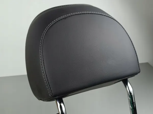 KIA Stinger Frontkopfstütze OEM FOB43444 - Gebraucht image 3