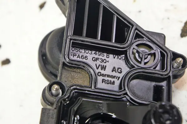 UB232 Skoda Scala 1.0i Öljentäyttö 05C103495B image 5