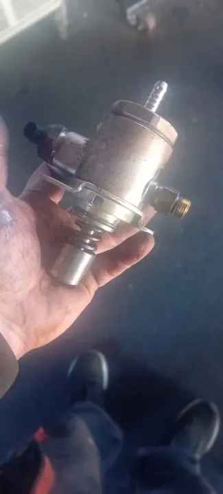 Hochdruckkraftstoffpumpe Audi A4 B8 A5 8T 2.0 TFSI 06J127025C image 2