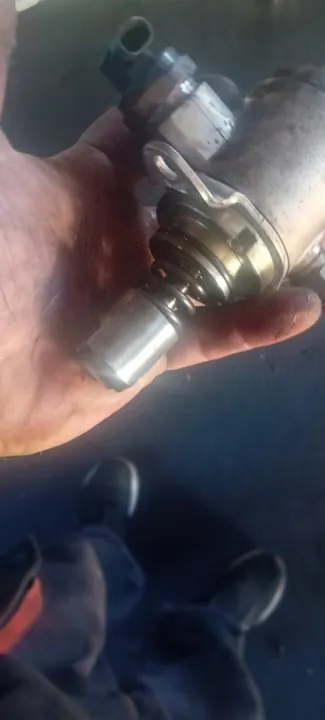 Hochdruckkraftstoffpumpe Audi A4 B8 A5 8T 2.0 TFSI 06J127025C image 4