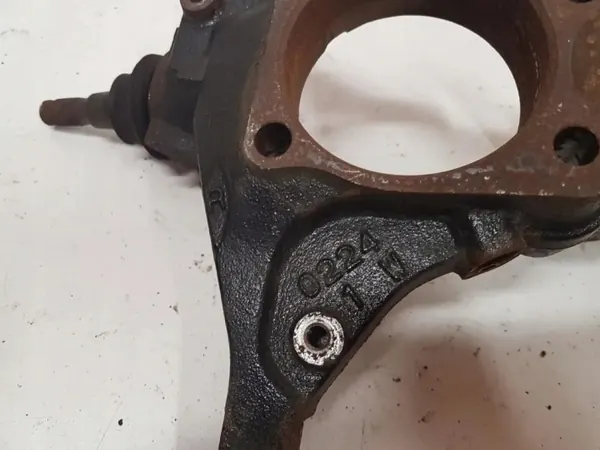 Cubo de roda dianteira Subaru OE 28313XA00A - Usado image 3